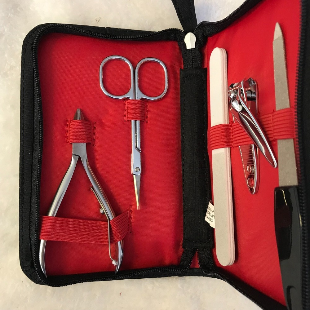 AVON Deluxe Manicure Kit - vintage 2003